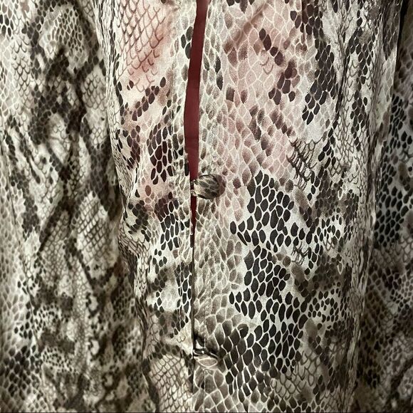 Aryn K Snake Print 100% Silk Batwing Sleeve Button Down V-Neck Blouse Top, M - Picture 7 of 12